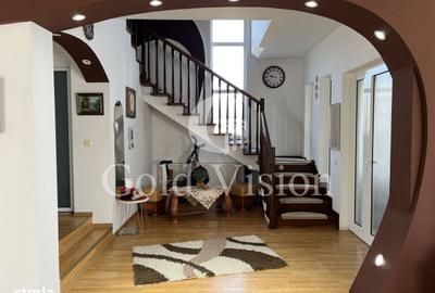 Casă cu 7 camere cu Teren 2000 Mp în Central - 8