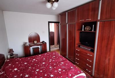 Apartament cu 4 camere semidecomandat, mobilat în Circumvalațiunii - 14