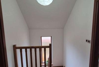 Casă cu 4 camere cu Teren 100 Mp în Central - 1