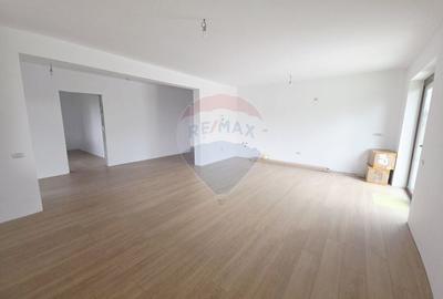 Casă individuală cu 4 camere cu Teren 6110 Mp în Girov - 4