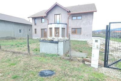 Casă cu 6 camere cu Teren 923 Mp în Târnova - 12