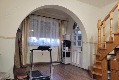 Casă cu 4 camere în Central - 2