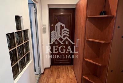 Apartament cu 3 camere decomandat, mobilat în Micro 4 - 10