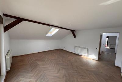 Casă cu 4 camere cu Teren 290 Mp în Gruia - 2