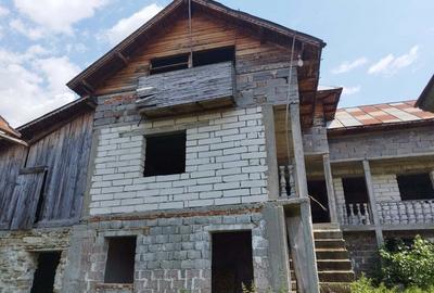 Casă cu 5 camere în Boteni - 7