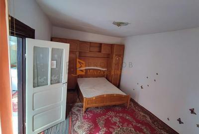 Casă individuală cu 7 camere cu Canalizare în 1 Decembrie - 2