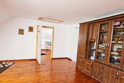 Casă cu 7 camere cu Teren 1250 Mp în Central