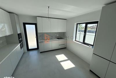 Casă cu 4 camere în Căpățânești