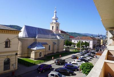 Apartament cu 3 camere de închiriat în zona Ultracentral - 1