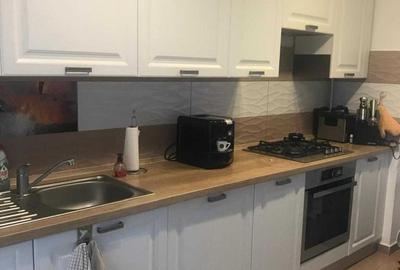 Apartament cu 4 camere decomandat, mobilat în Tractorul - 2