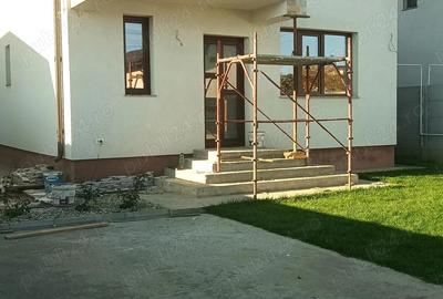 Casă cu 4 camere în Pantelimon