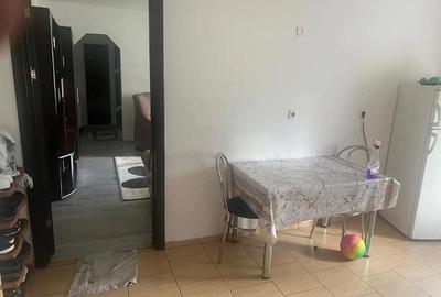Apartament cu 2 camere semidecomandat în Craiovița Nouă