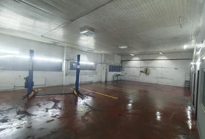 Inchiriez SERVICE AUTO  UTILAT ALEEA FIZICIENILOR CEL MAI BUN PRET - 18