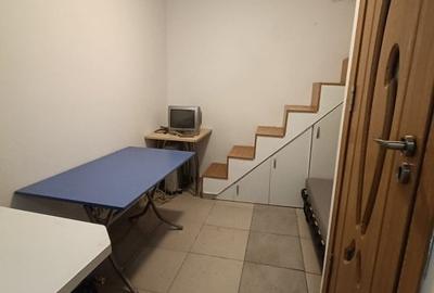Garsonieră decomandată, mobilată în Universitate
