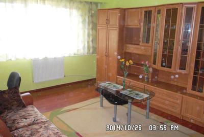 Vand apartament 2 camere etaj 2 ,bloc tip D decomandat .La bucatarie este o bolta de intrare ,calori - 1