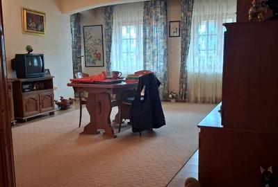 Casă cu 8 camere cu Teren 1500 Mp în Central - 4