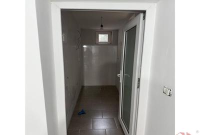 Spațiu comercial, de 43 mp, în Central - 3