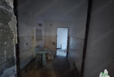 Apartament cu 3 camere semidecomandat în Calea Galați - 1