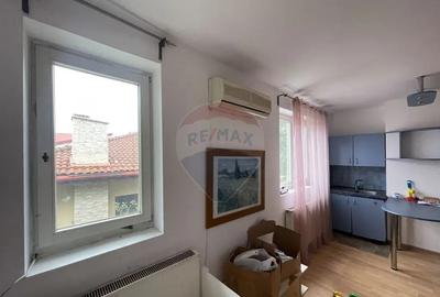 Casă cu 5 camere cu Teren 373 Mp în Bd. Gloriei - 12