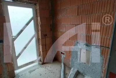 Casă cu 3 camere cu Canalizare în Central - 2