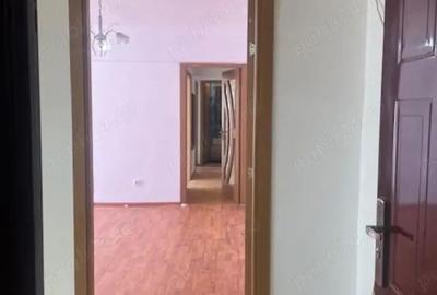 Apartament cu 3 camere semidecomandat în Central - 1
