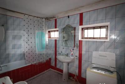 Casă cu 3 camere cu Teren 1783 Mp în Central - 9