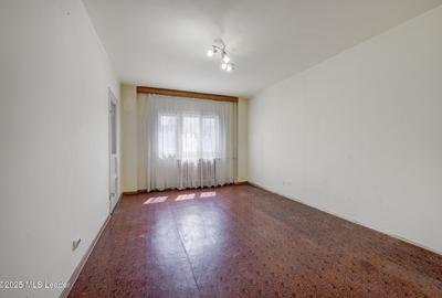 Dristor Garsoniera complet renovabila la metrou Dristor