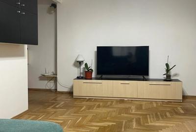 Apartament cu 3 camere semidecomandat, mobilat în Lujerului