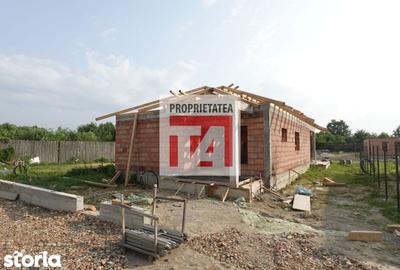 Casă cu 4 camere cu Canalizare în Central - 3