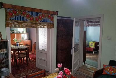 Casă cu 4 camere în Central - 6