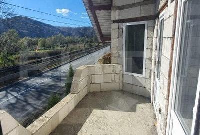 Casă cu 5 camere cu Teren 1000 Mp în Central - 4