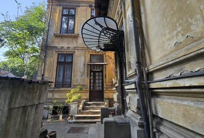 Casă individuală cu 7 camere cu Canalizare în P-ța Unirii - 1