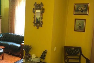 Casă cu 8 camere cu Teren 750 Mp în Central - 1