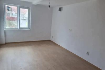 Casa 3 Camere , Recent Renovata - 2