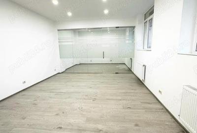 Spațiu comercial, de 55 mp, în Central - 4