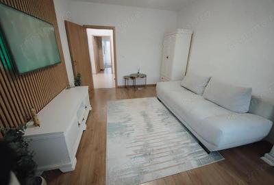 Apartament cu 3 camere decomandat în Cetate