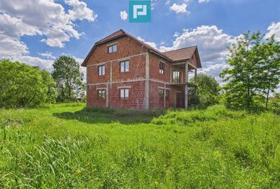 Casă cu 5 camere cu Teren 957 Mp în Beliu - 9