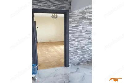 Apartament cu 3 camere semidecomandat în Circumvalațiunii