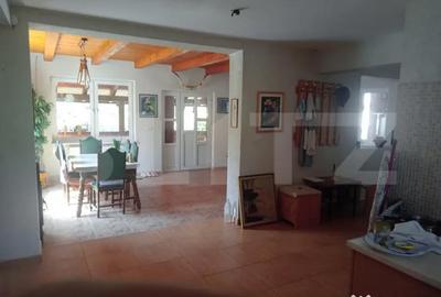 Casă cu 5 camere cu Teren 745 Mp în Central