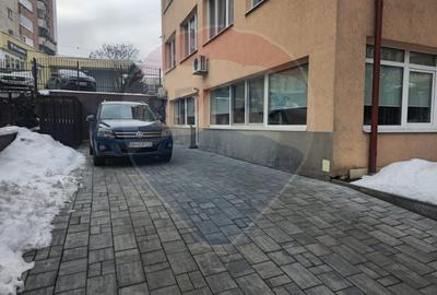 Spatiu servicii, 120mp, parcari, la strada, comision 0 - 2