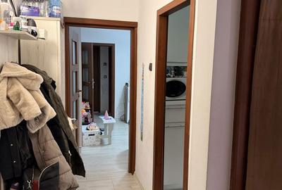 Apartament cu 3 camere semidecomandat în Brazda lui Novac