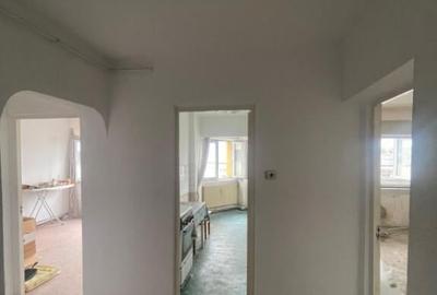 Apartament de 2 camere decomandat, 48 mp construiti, etaj 5, - 5