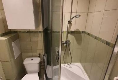 Garsonieră decomandată în Titan