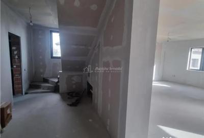 Casă cu 6 camere cu Teren 1200 Mp în Poroschia - 3