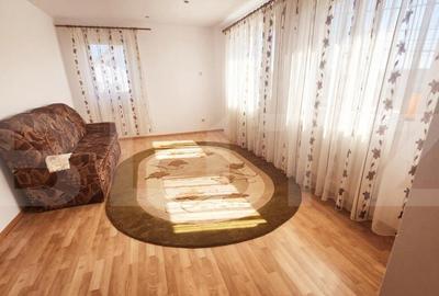 Apartament cu 3 camere decomandat în Micești