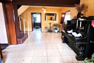 Casă cu 10 camere cu Teren 1100 Mp în Gura Șuții - 2