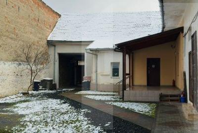 Casă cu 10 camere cu Teren 760 Mp în Central - 4