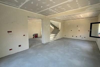 Casă cu 5 camere cu Teren 500 Mp în Rogerius - 9