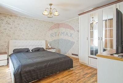 Casă cu 7 camere cu Teren 450 Mp în Central - 9