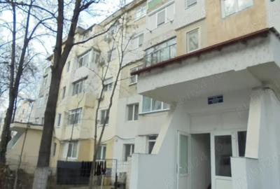 Apartament cu 4 camere semidecomandat în Central - 1